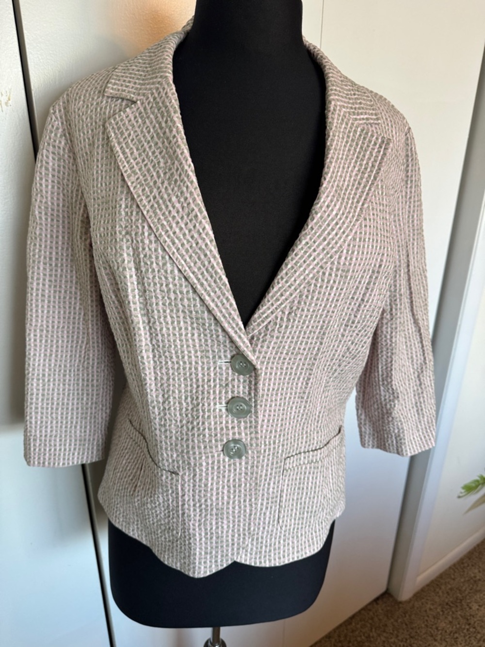 Pendleton Woman’s Cropped Blazer Textured Three-Button 3/4 Sleeve Career Blazer